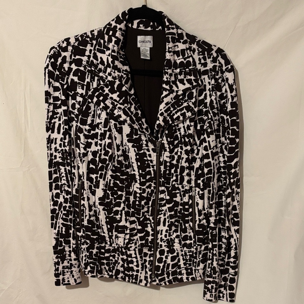 Chico's Black & White Abstract Zip-Front Blazer